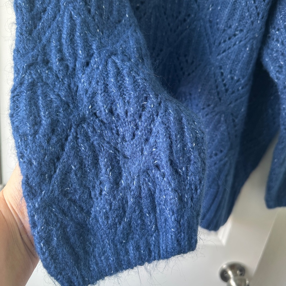 ✨NEW✨ Old Navy Women's Blue Crew Neck Sweater with Open Weave and Ruffle Detail - Picture 5 of 9